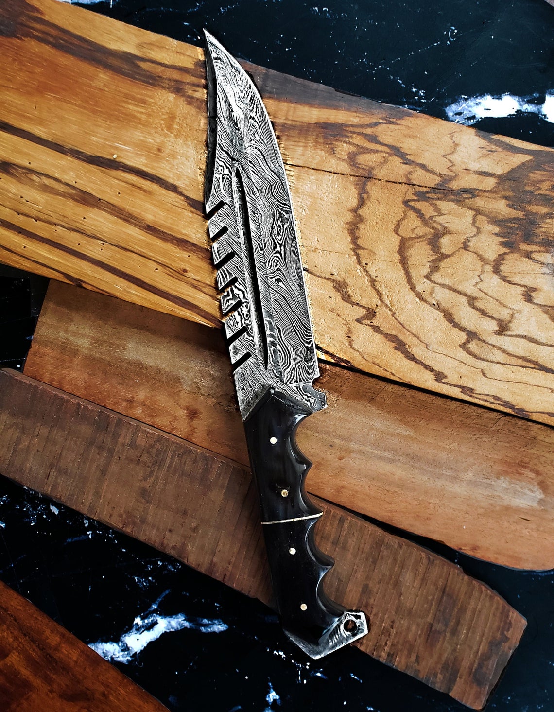 DAMASCUS FIXED BLADE TITAN PREDATOR- WITH SERRATED BACK/ BLACK RESIN SCALES TD-236